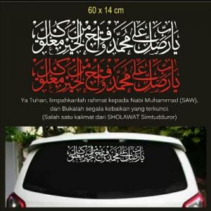 Hukum Menempelkan Stiker Ayat Al-Quran di Kaca Mobil