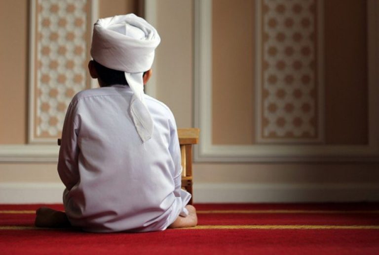 Hukum Sholat Sunnah Sambil Duduk • BangkitMedia