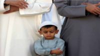 Bolehkah Menyingkirkan Anak Kecil dari Shof Depan dalam Shalat Jamaah?