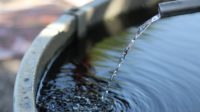 Status Hukum Kesucian Air di Ember yang Dialiri Air Keran