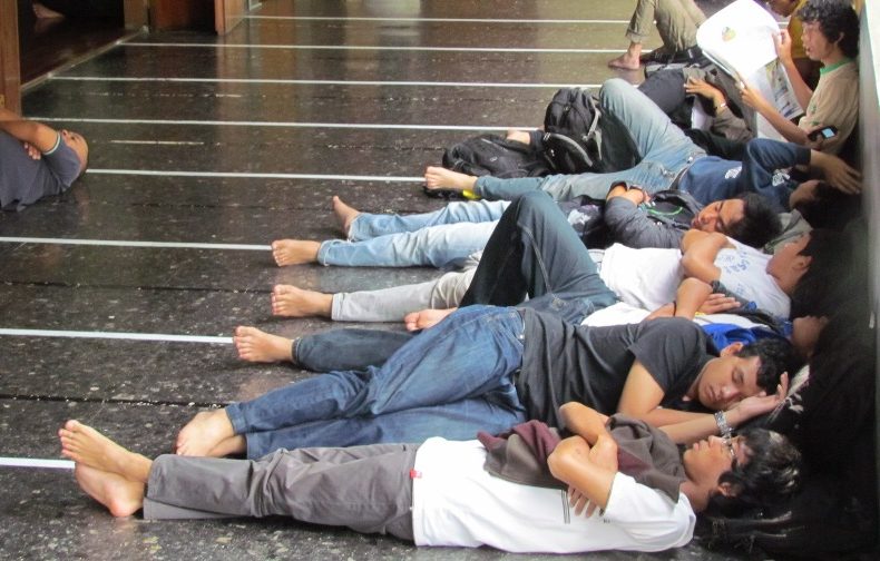 Hukum Tidur dan Mimpi Basah dalam Masjid