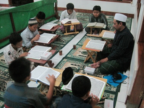 Hukum Belajar Al Qur'an Pada Guru Tanpa Bersanad Kepada Rasulullah